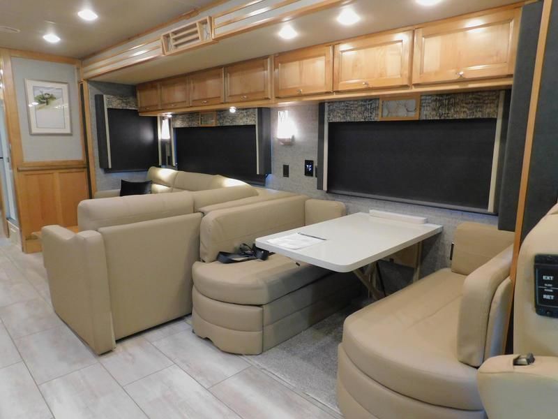 Photo 3 - 2017 Tiffin Class A Motorhome rental photo 6