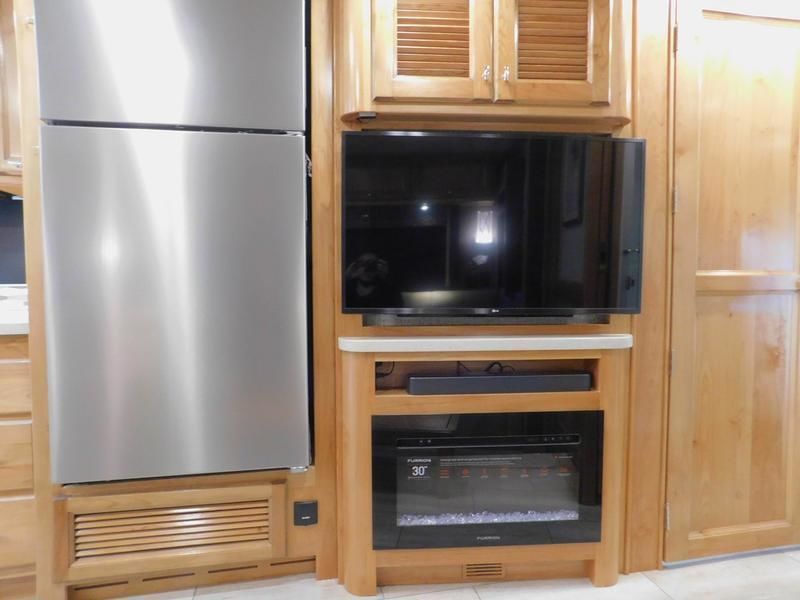 Photo 3 - 2017 Tiffin Class A Motorhome rental photo 9