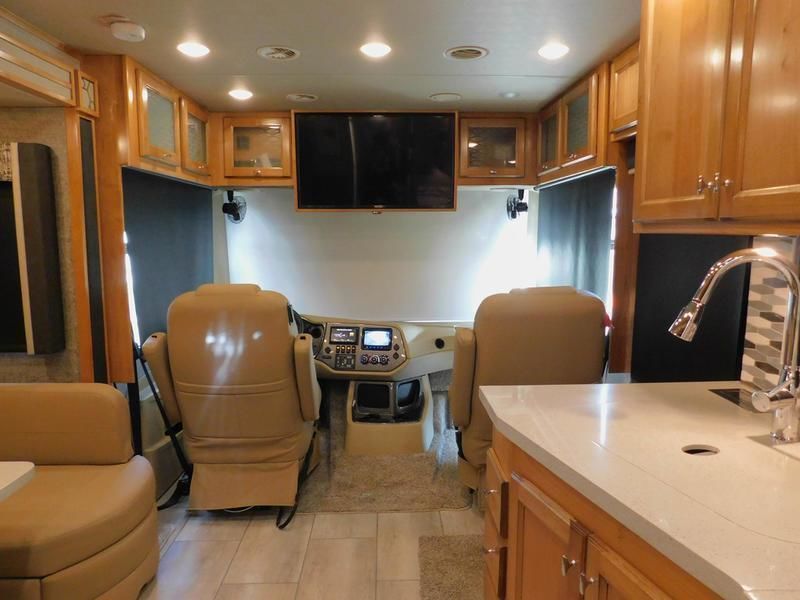 Photo 4 - 2017 Tiffin Class A Motorhome rental photo 10