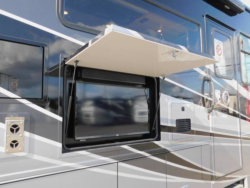 Photo 5 - 2017 Tiffin Class A Motorhome rental photo 14
