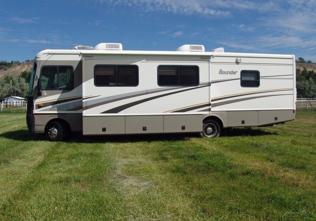 Photo 4 - 2009 Fleetwood Class A Motorhome rental photo 6