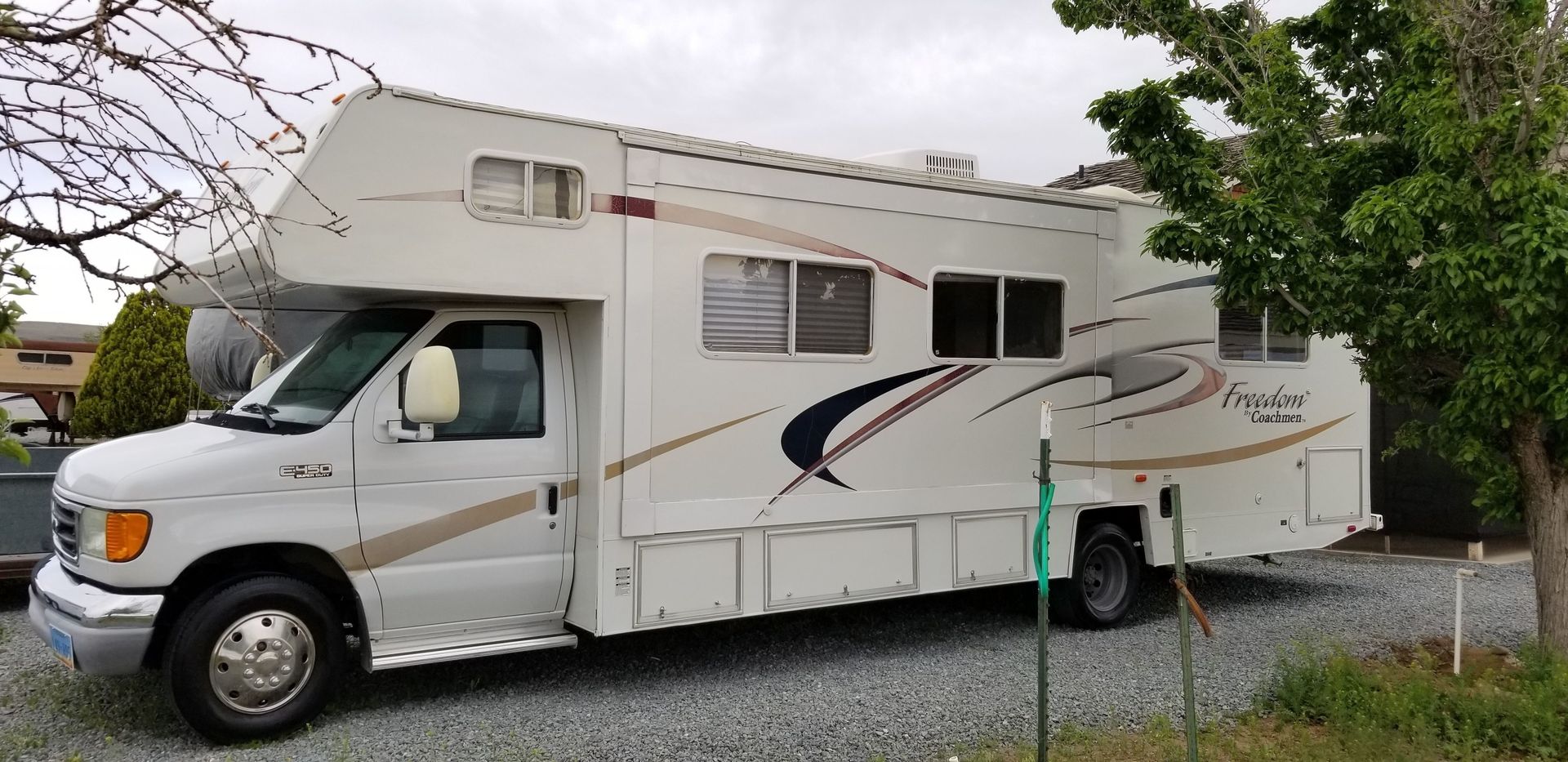 Photo 2 - 2006 Coachmen Class C Motorhome rental photo 4