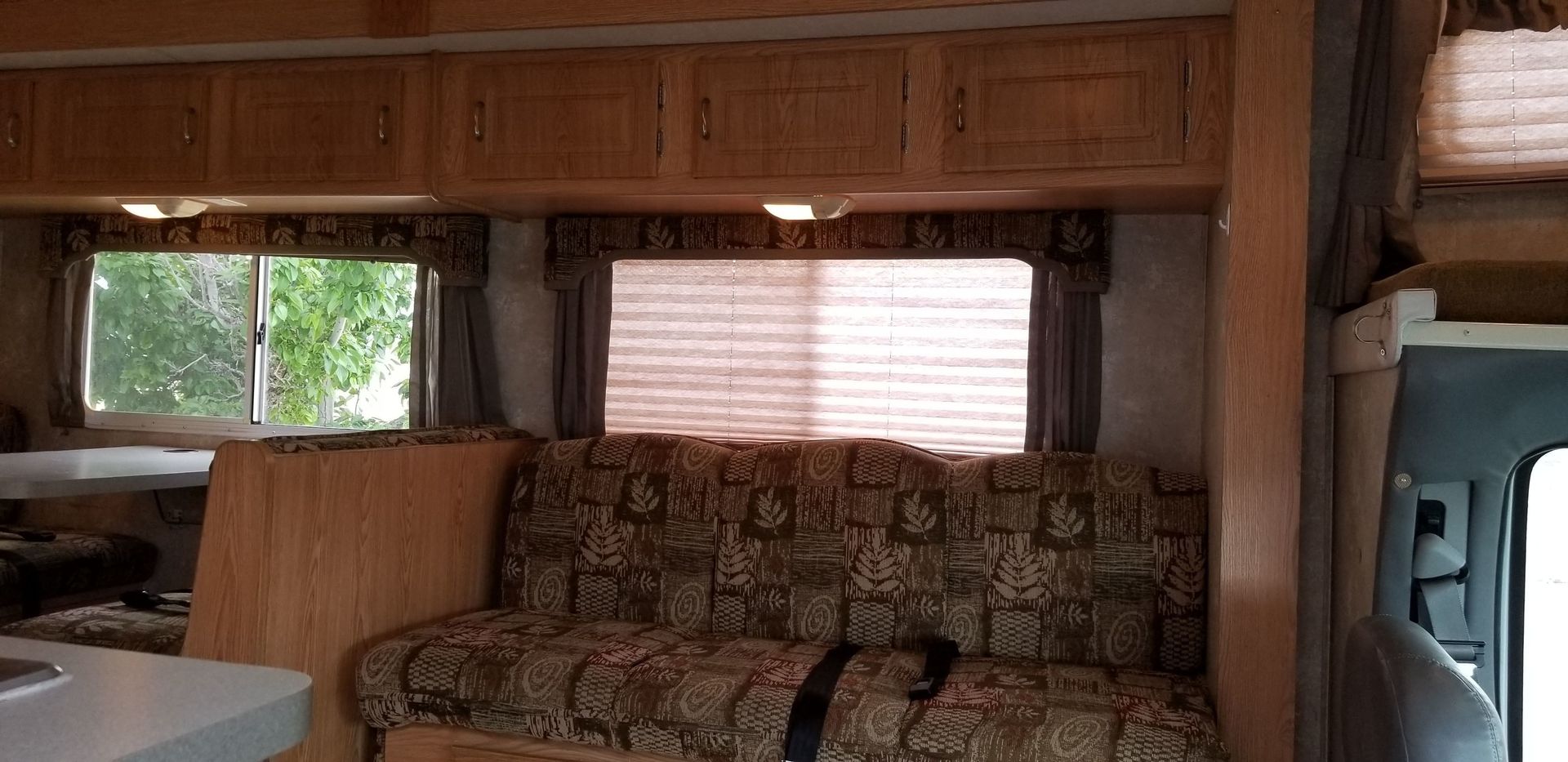 Photo 11 - 2006 Coachmen Class C Motorhome rental photo 13