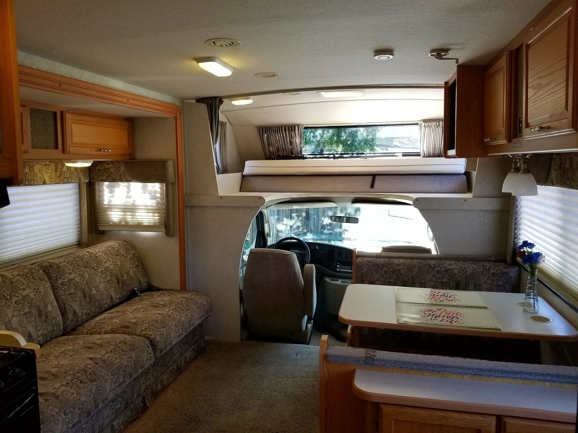 Photo 2 - 2006 Winnebago Class C Motorhome rental photo 4