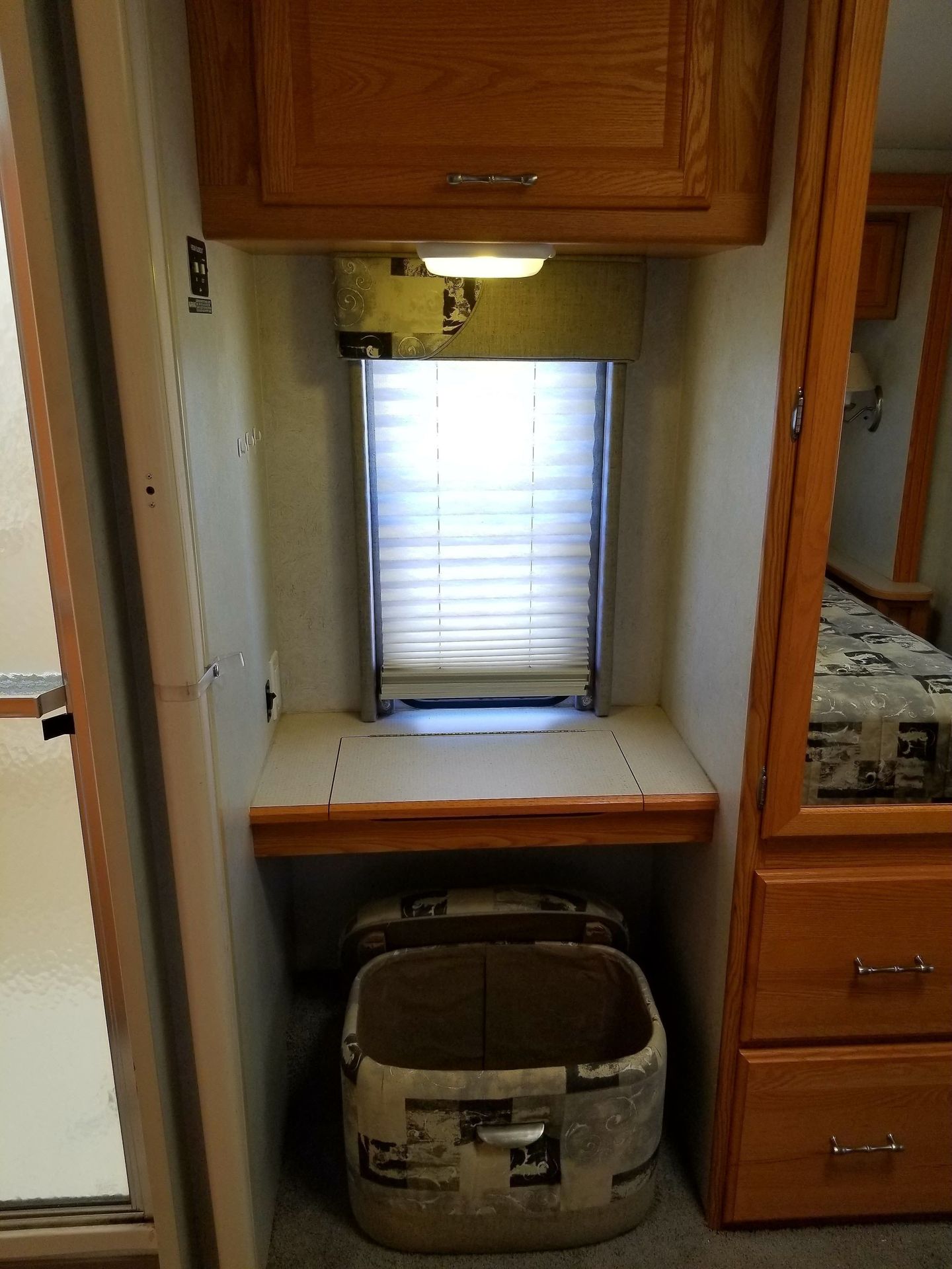Photo 10 - 2006 Winnebago Class C Motorhome rental photo 12