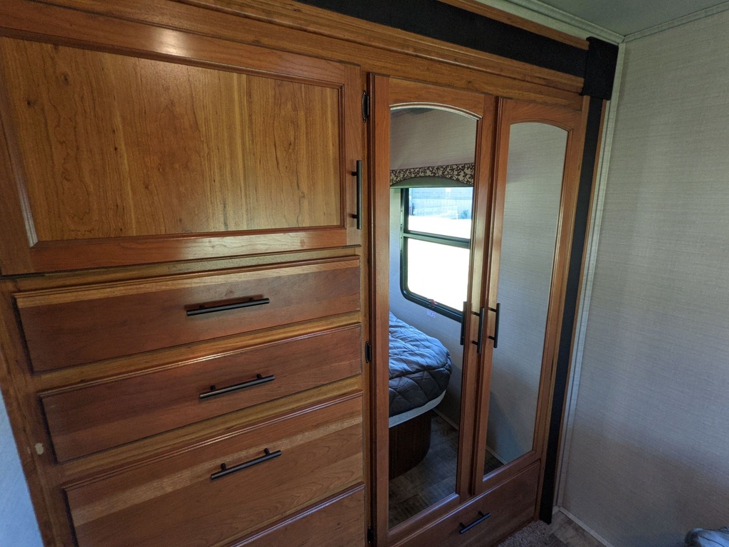Photo 1 - 2017 Jayco Class C Motorhome rental photo 7