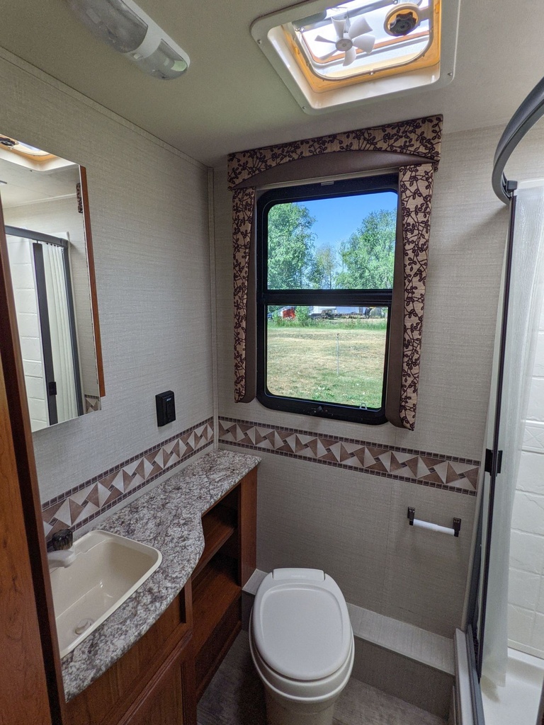 Photo 2 - 2017 Jayco Class C Motorhome rental photo 14