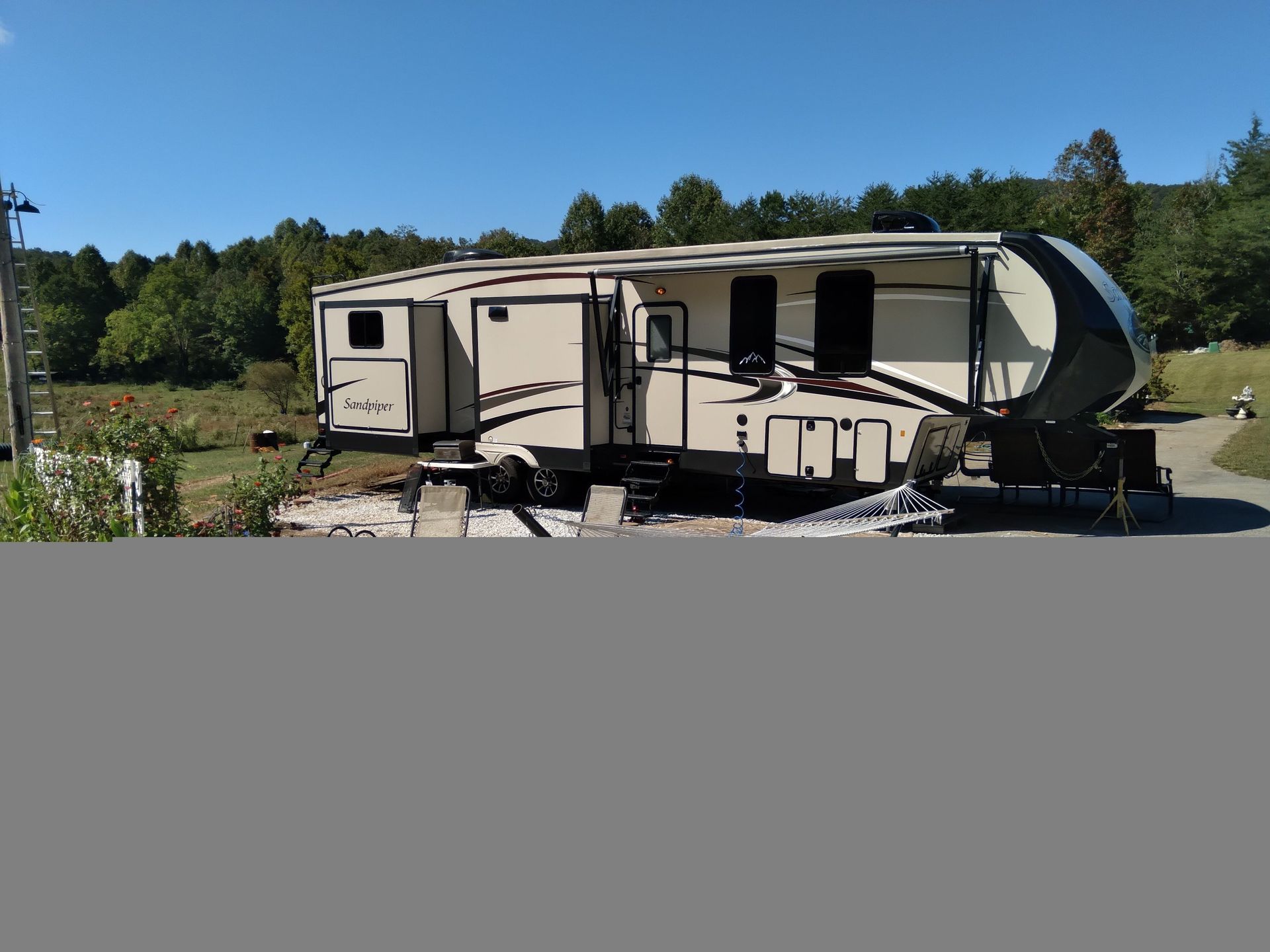 Photo 12 - 2017 Forest River Fifth Wheel rental photo 14