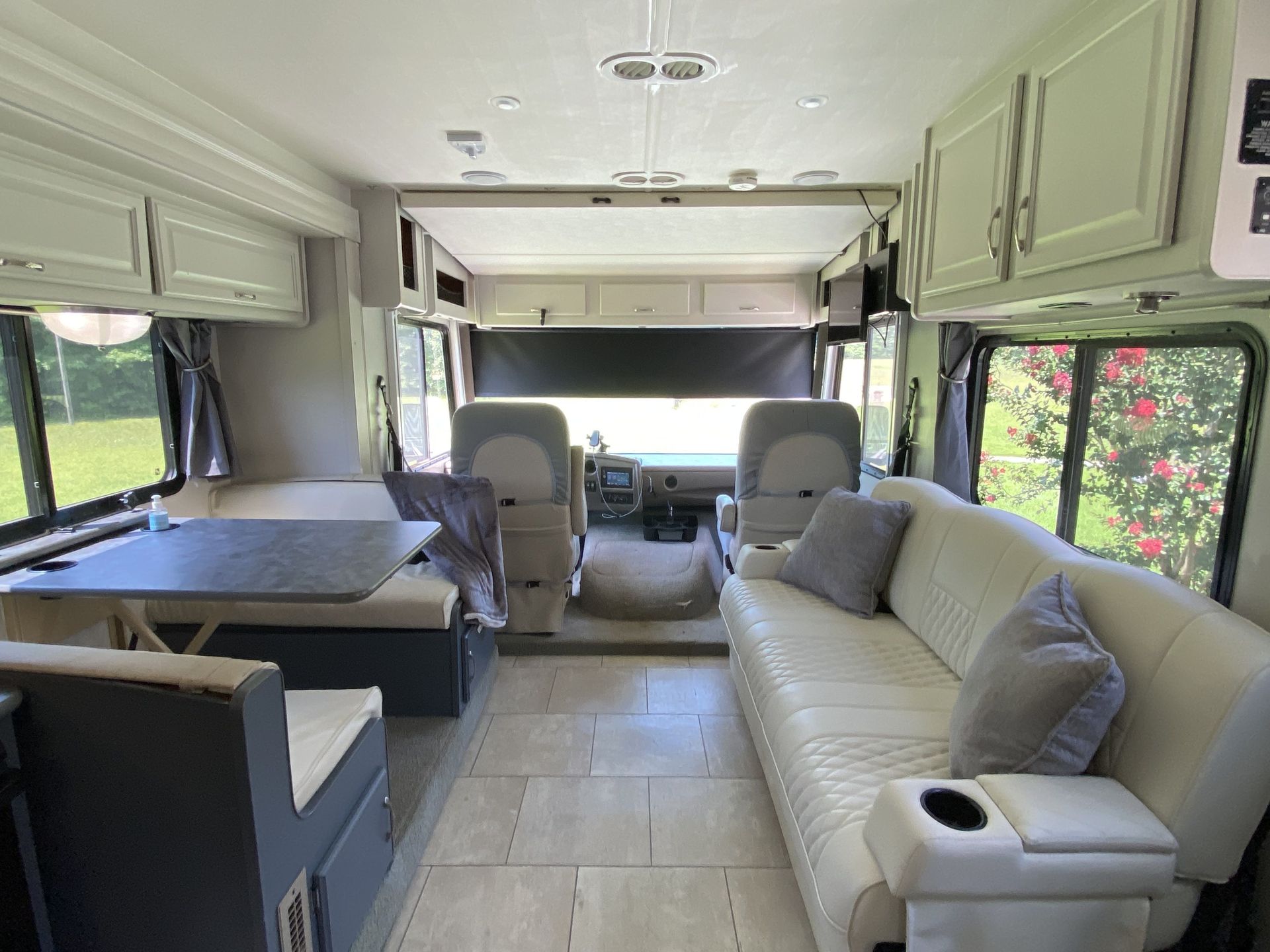 Photo 5 - 2016 Fleetwood Class A Motorhome rental photo 7