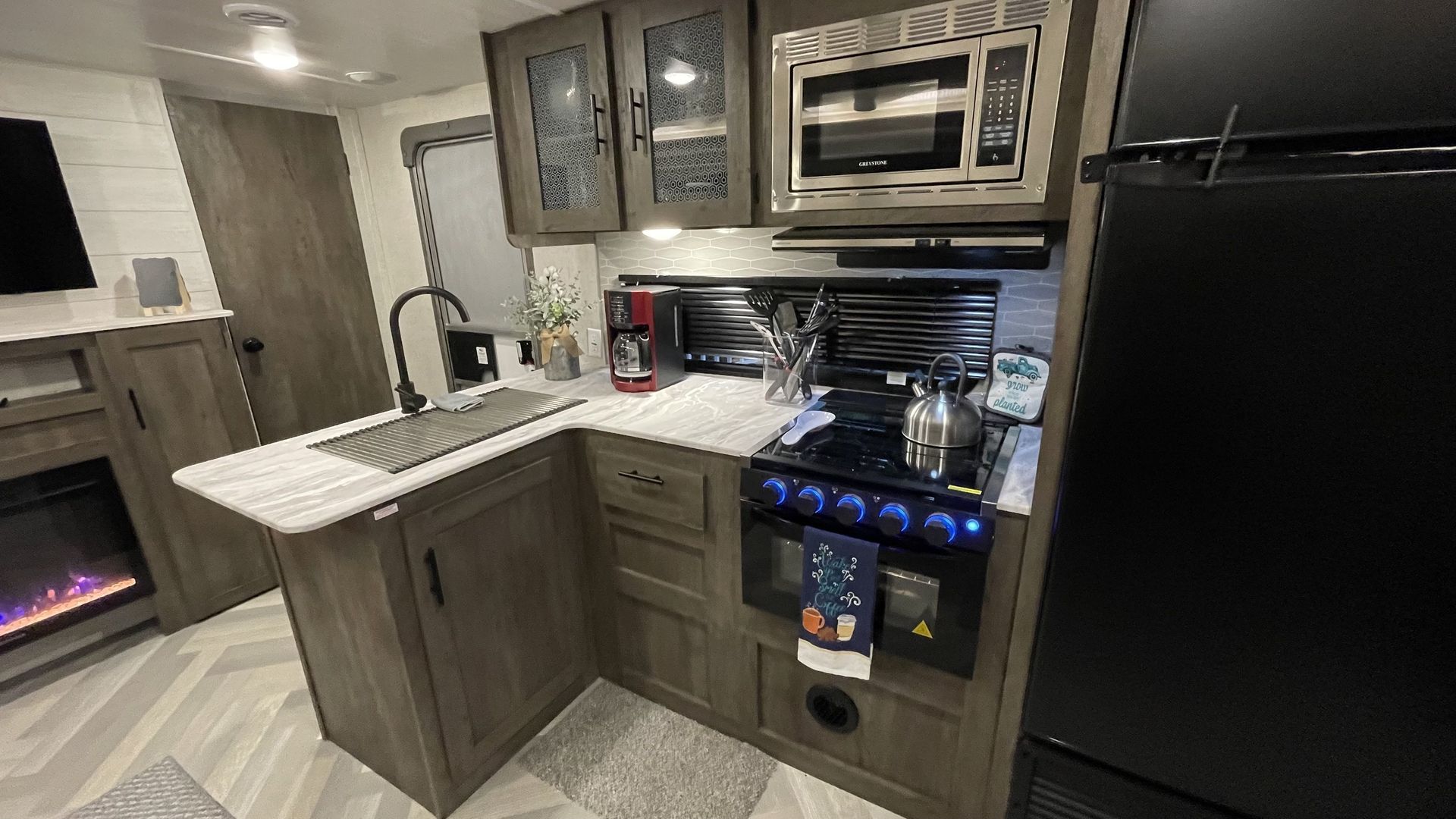 Photo 3 - 2021 Forest River Travel Trailer rental photo 12