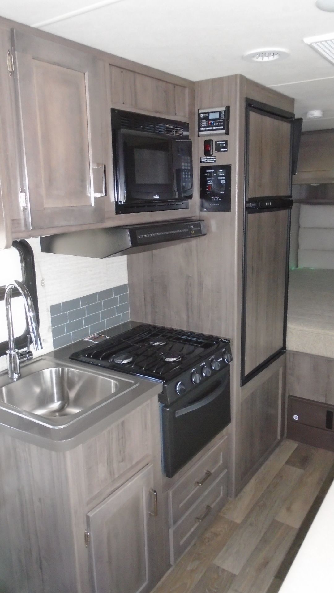 Photo 9 - 2020 Winnebago Class C Motorhome rental photo 11