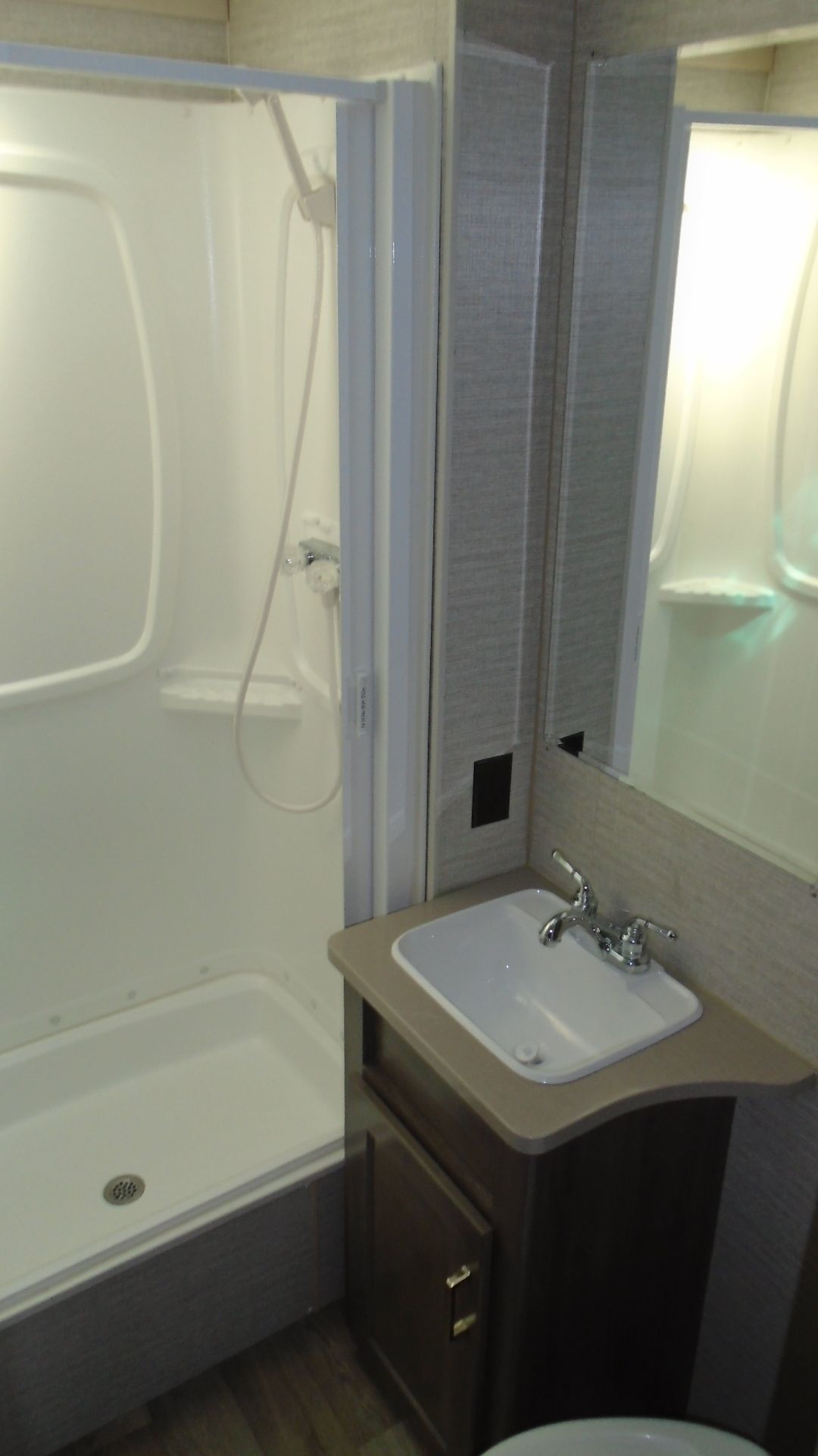 Photo 18 - 2020 Winnebago Class C Motorhome rental photo 20