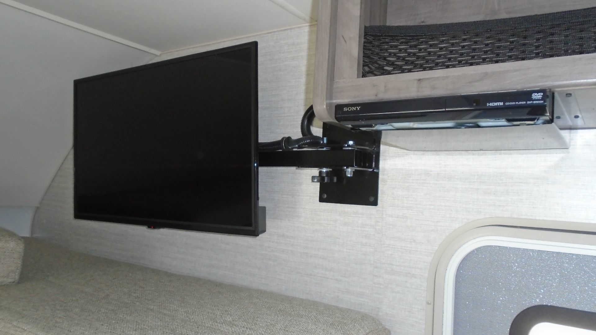 Photo 29 - 2020 Winnebago Class C Motorhome rental photo 30