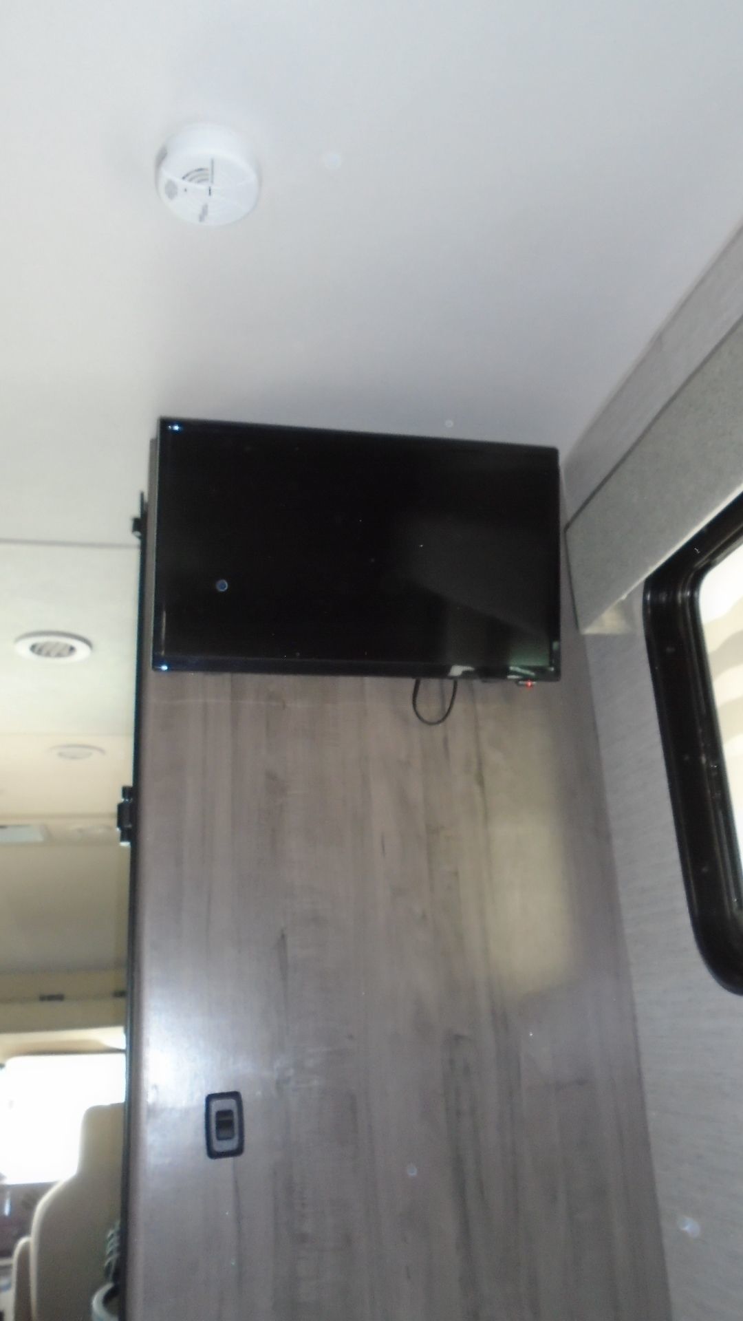 Photo 8 - 2020 Winnebago Class C Motorhome rental photo 24