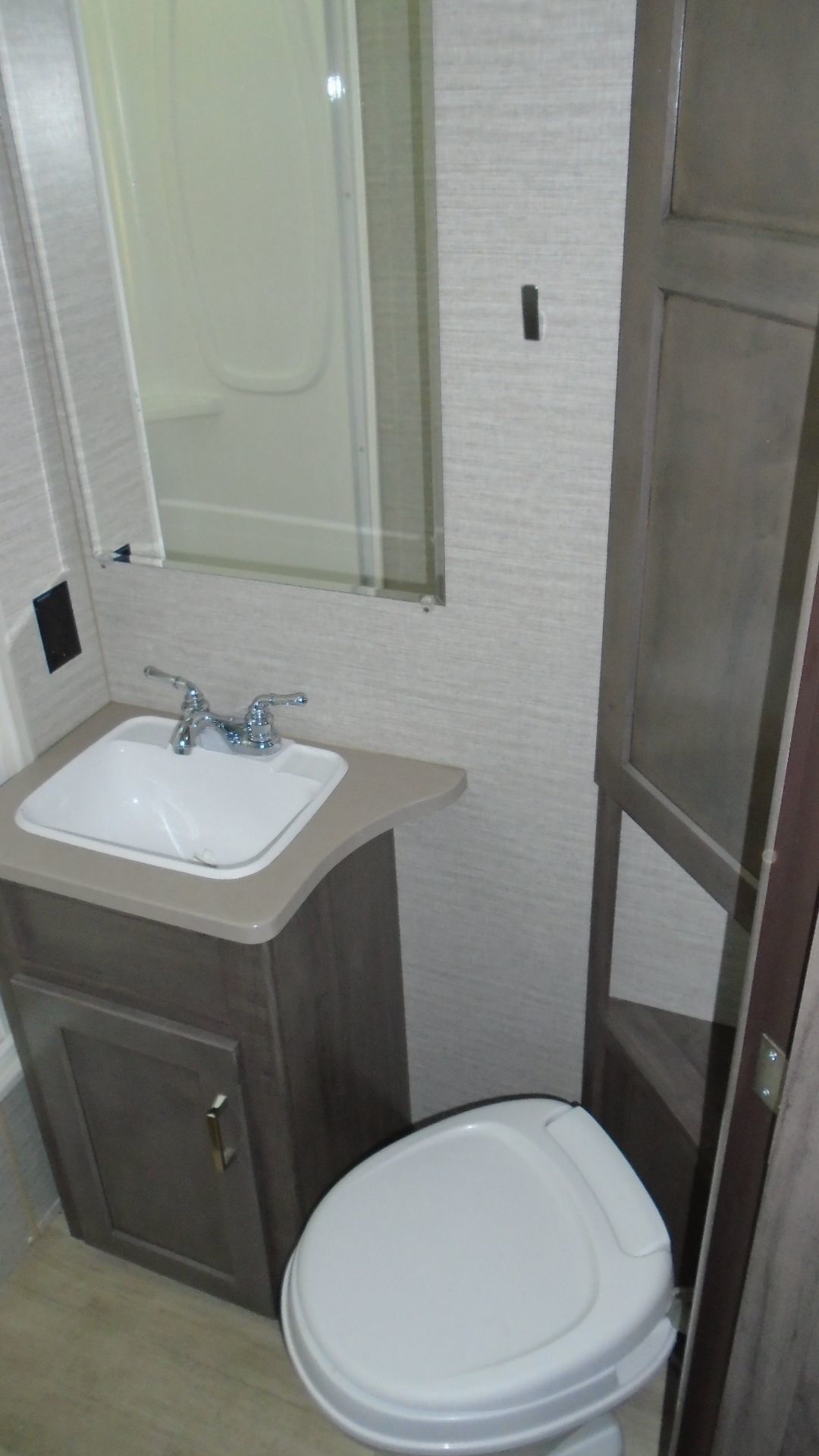 Photo 18 - 2020 Winnebago Class C Motorhome rental photo 20