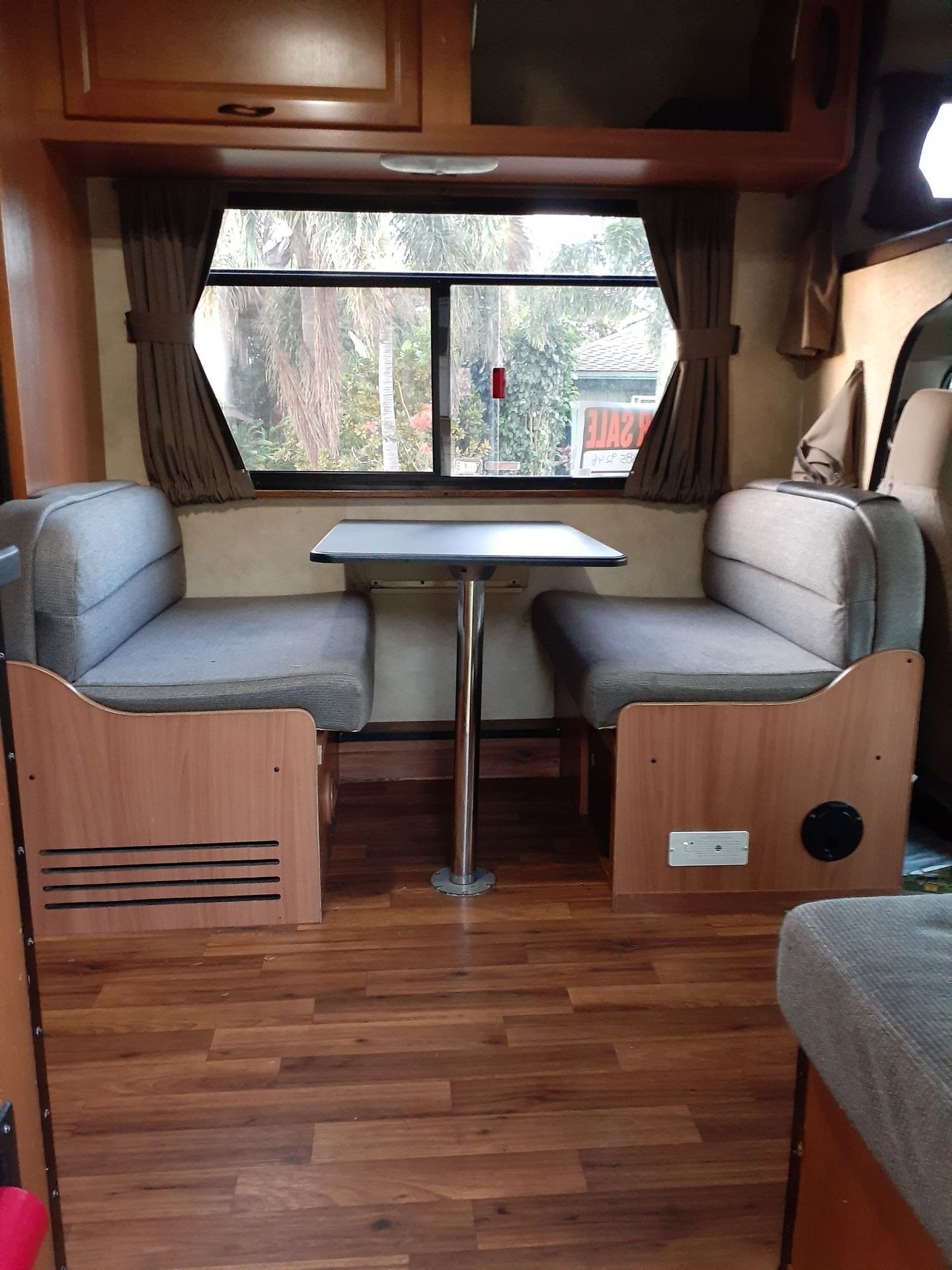 Photo 4 - 2013 Thor Motor Coach Class C Motorhome rental photo 6