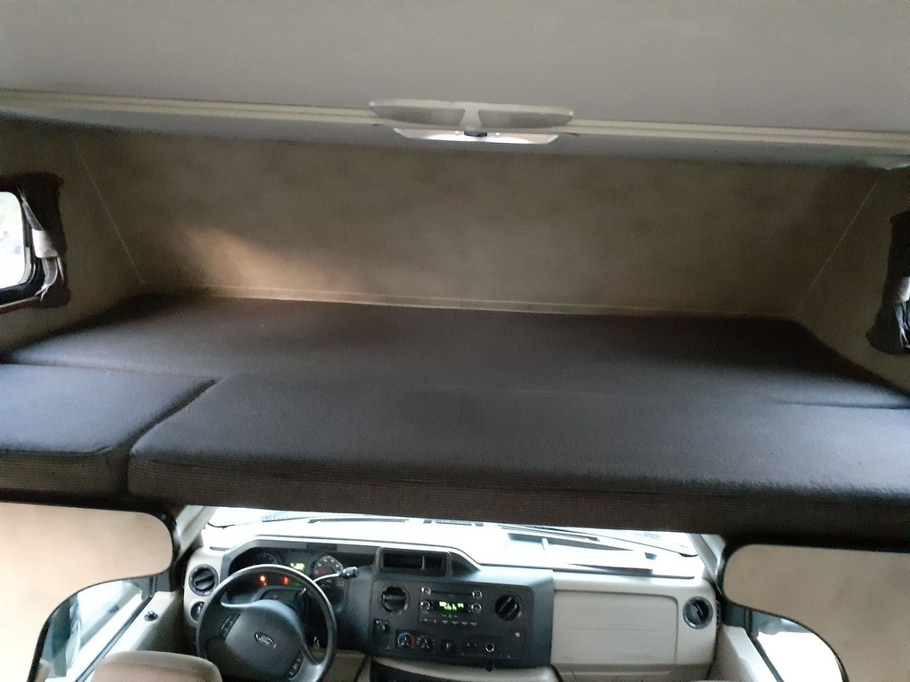 Photo 7 - 2013 Thor Motor Coach Class C Motorhome rental photo 9