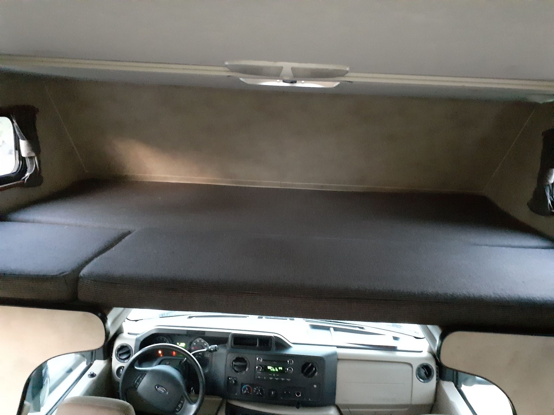 Photo 7 - 2013 Thor Motor Coach Class C Motorhome rental photo 9