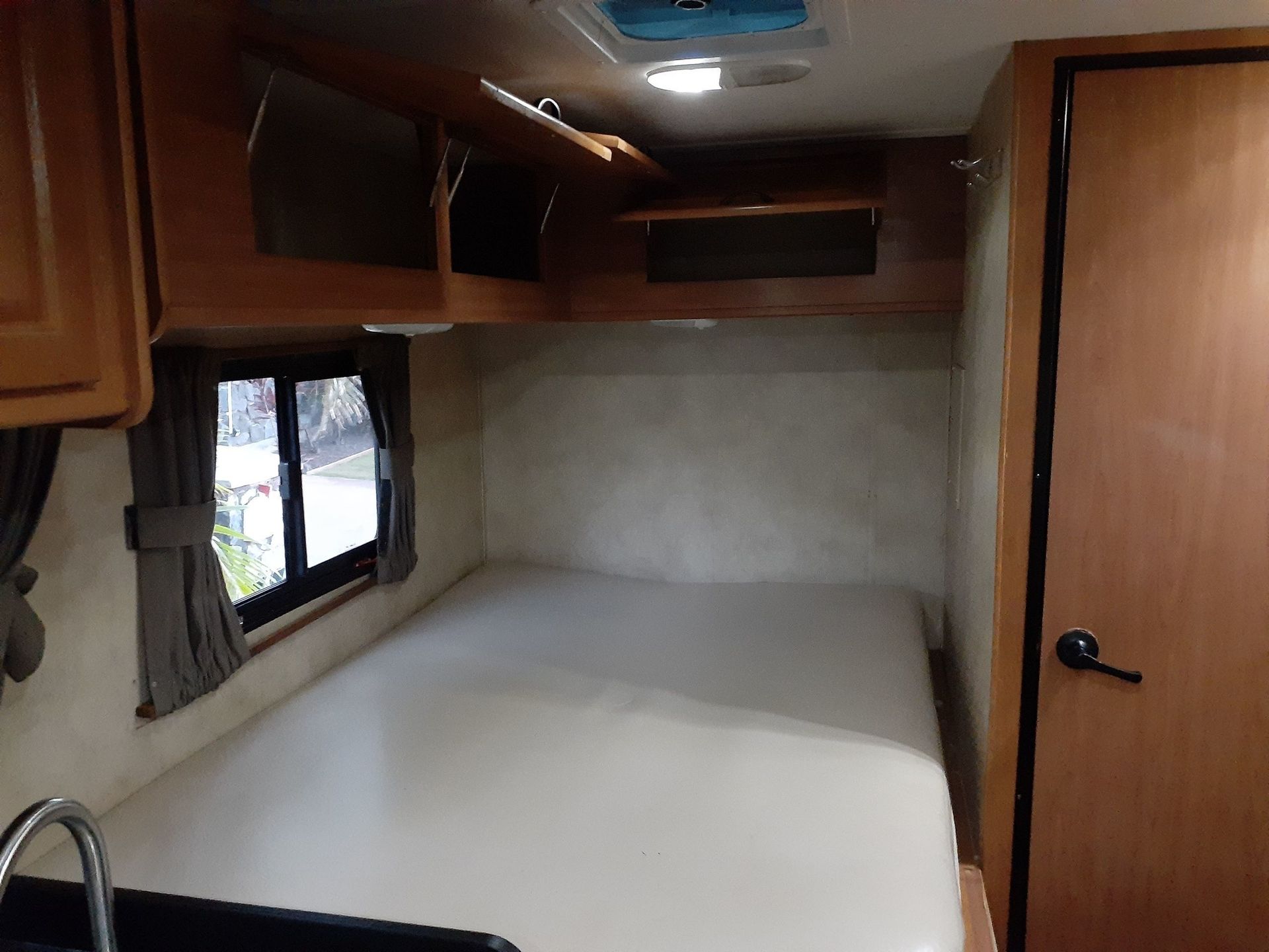 Photo 8 - 2013 Thor Motor Coach Class C Motorhome rental photo 10