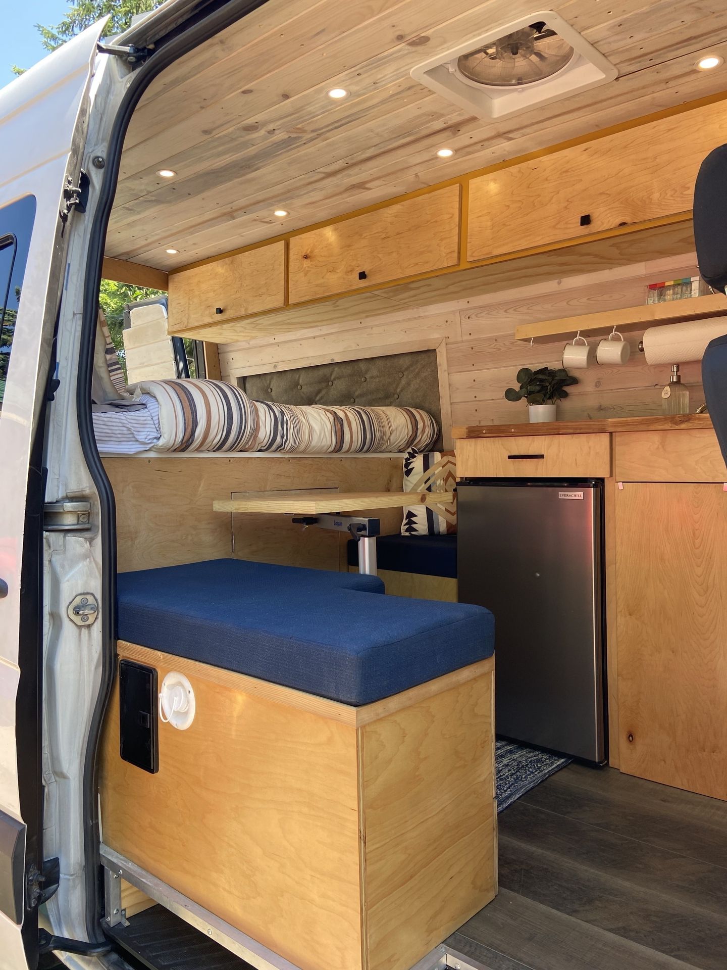 Photo 1 - 2008 Freightliner Class B Motorhome rental photo 3