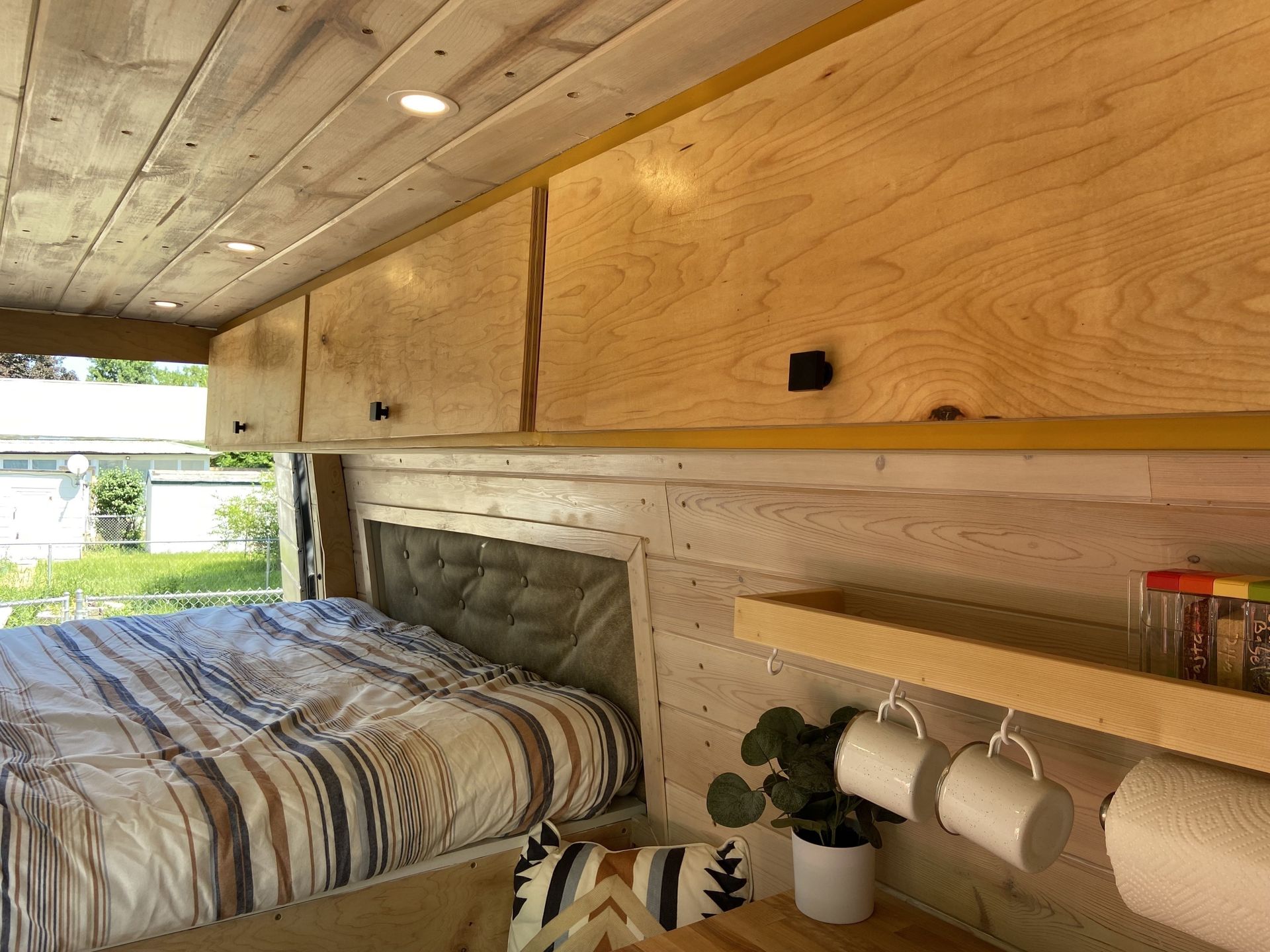 Photo 3 - 2008 Freightliner Class B Motorhome rental photo 5