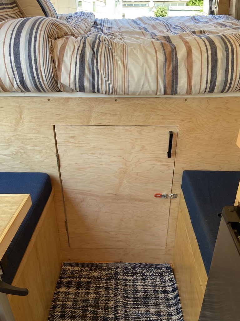 Photo 11 - 2008 Freightliner Class B Motorhome rental photo 13
