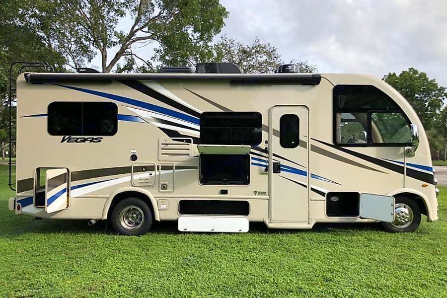 Photo 3 - 2020 Thor Motor Coach Class A Motorhome rental photo 5