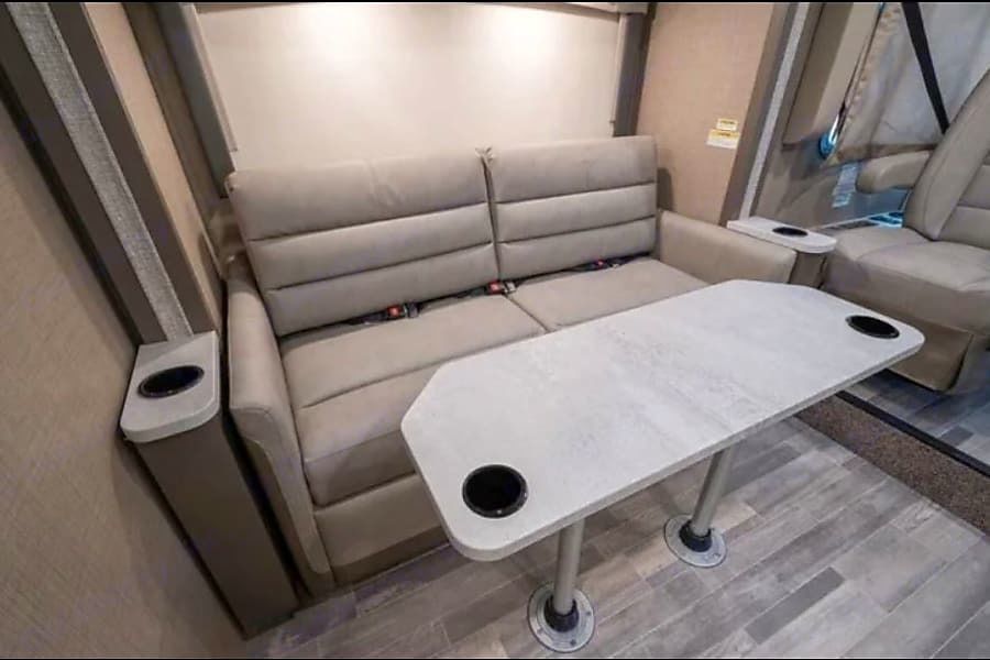 Photo 13 - 2020 Thor Motor Coach Class A Motorhome rental photo 15