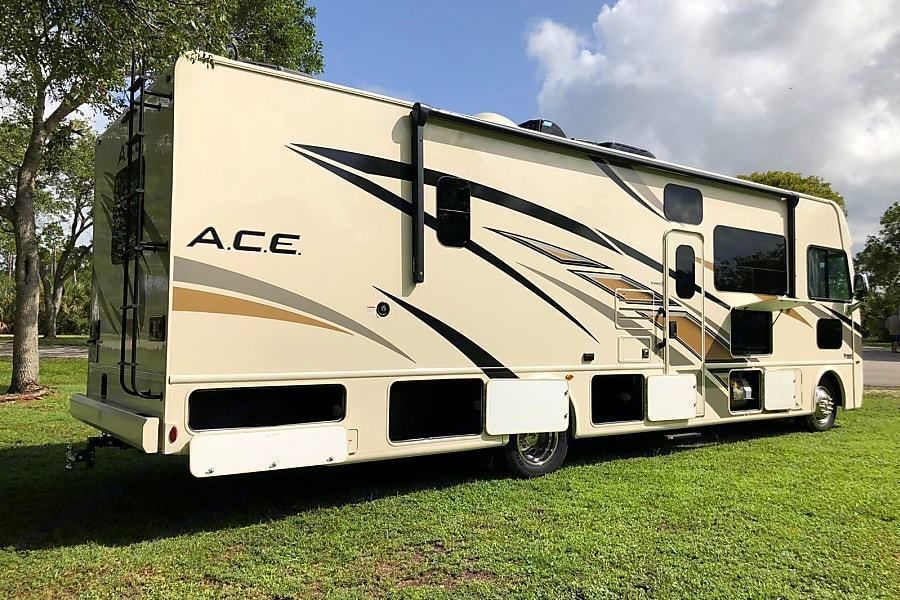 Photo 4 - 2020 Thor Motor Coach Class A Motorhome rental photo 6