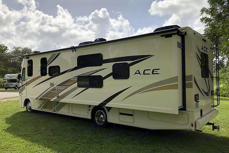 Photo 5 - 2020 Thor Motor Coach Class A Motorhome rental photo 7