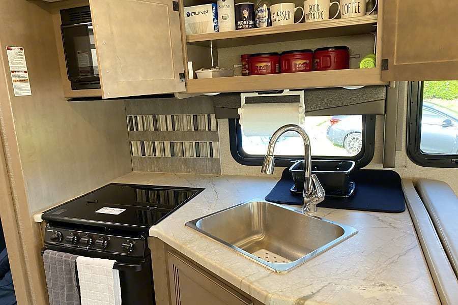 Photo 8 - 2020 Thor Motor Coach Class A Motorhome rental photo 10