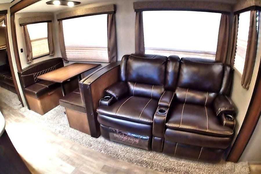 Photo 14 - 2017 Grand Design Travel Trailer rental photo 16