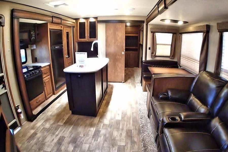 Photo 19 - 2017 Grand Design Travel Trailer rental photo 21