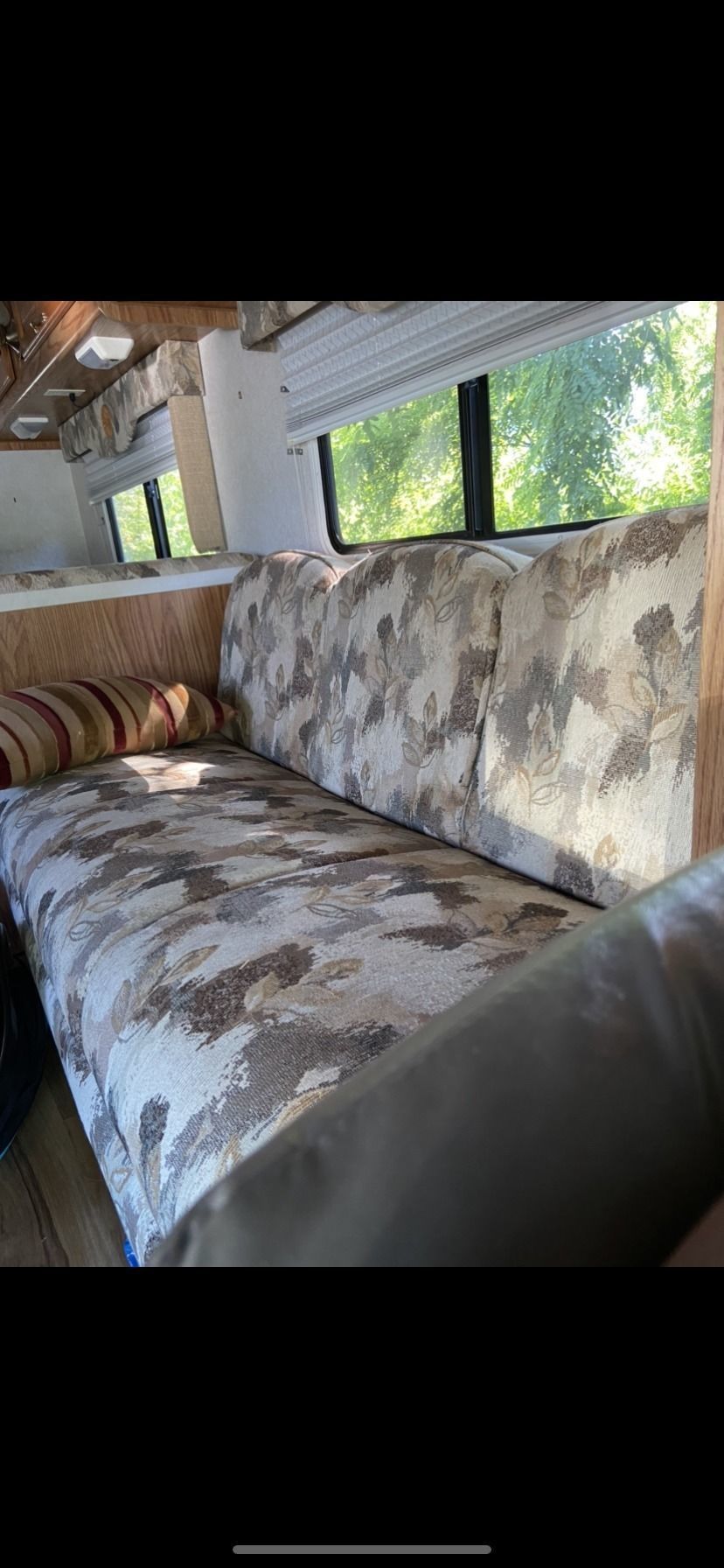 Photo 10 - 2003 Gulf Stream Class C Motorhome rental photo 12