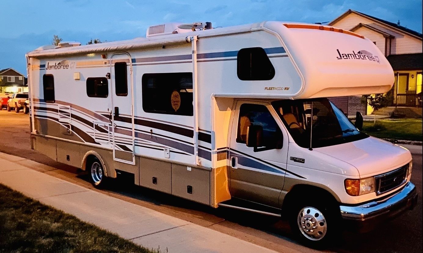 Photo 6 - 2004 Fleetwood Rv Class C Motorhome rental photo 8