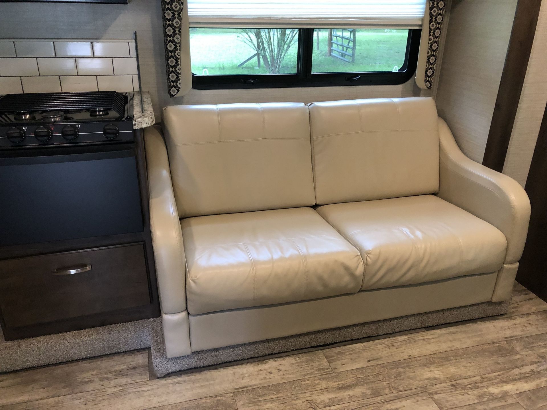 Photo 5 - 2018 Jayco Class C Motorhome rental photo 14