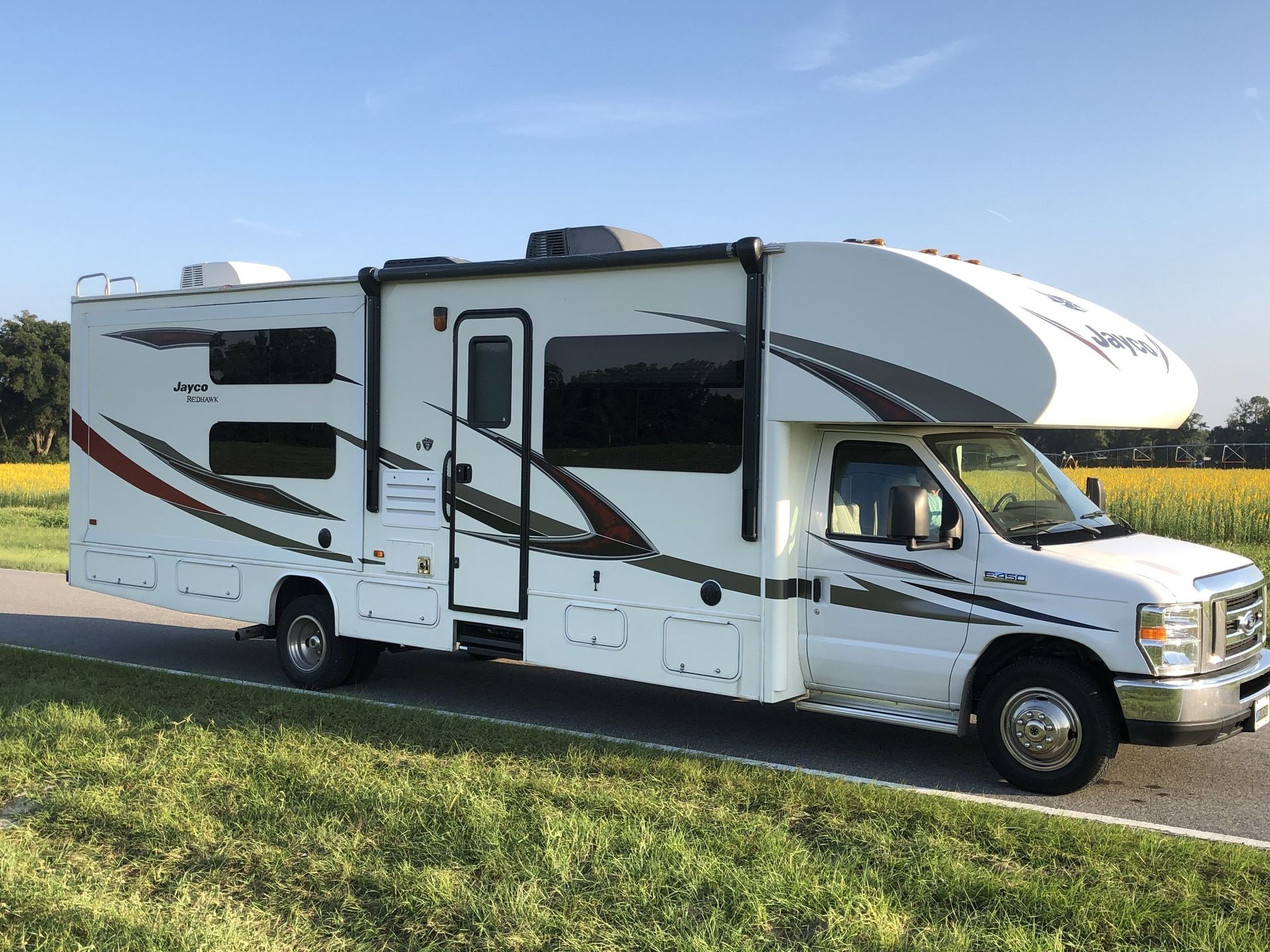 Photo 5 - 2018 Jayco Class C Motorhome rental photo 15