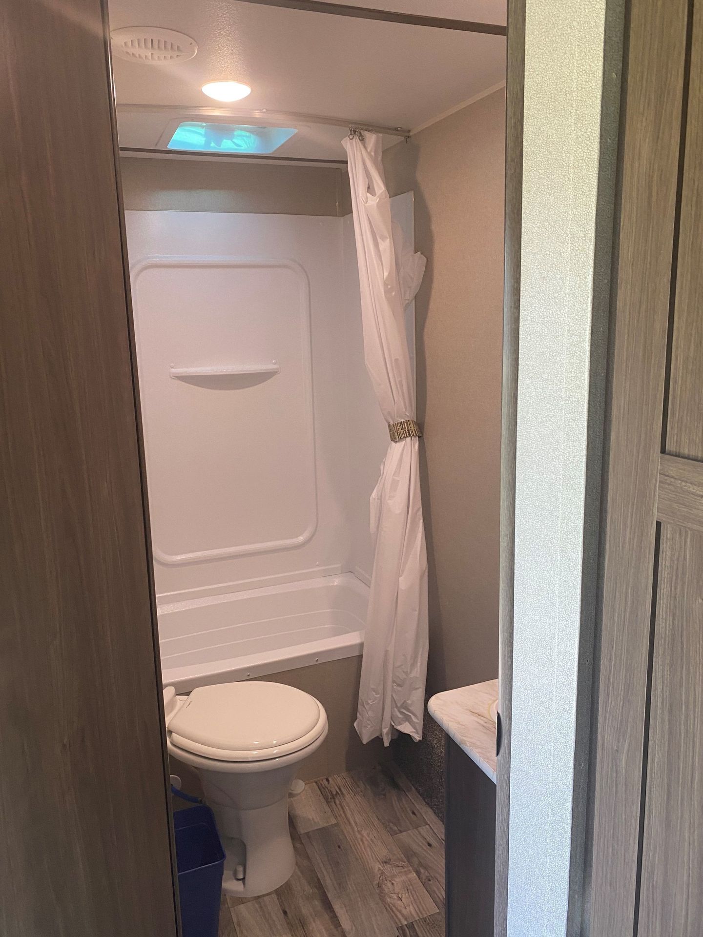 Photo 9 - 2019 Keystone Travel Trailer rental photo 11