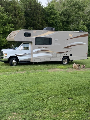 2014 Winnebago Minnie Winnie Class C Motorhome for rent in Knoxville, TN