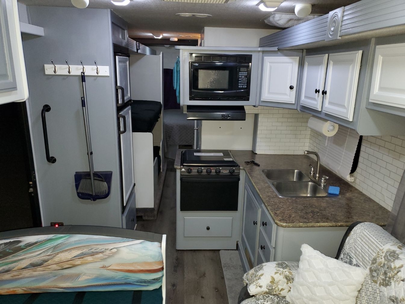 Photo 9 - 2012 Fleetwood Class C Motorhome rental photo 11