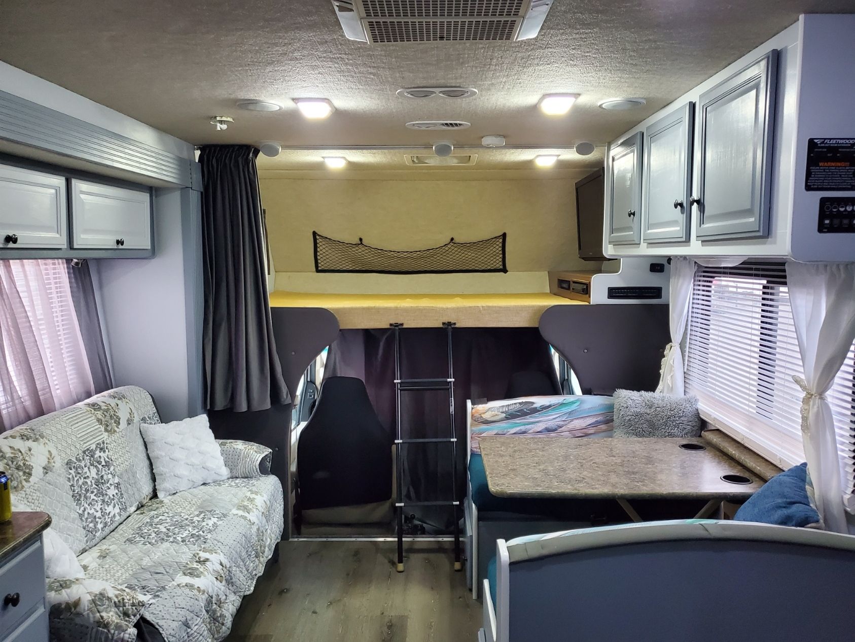 Photo 18 - 2012 Fleetwood Class C Motorhome rental photo 20