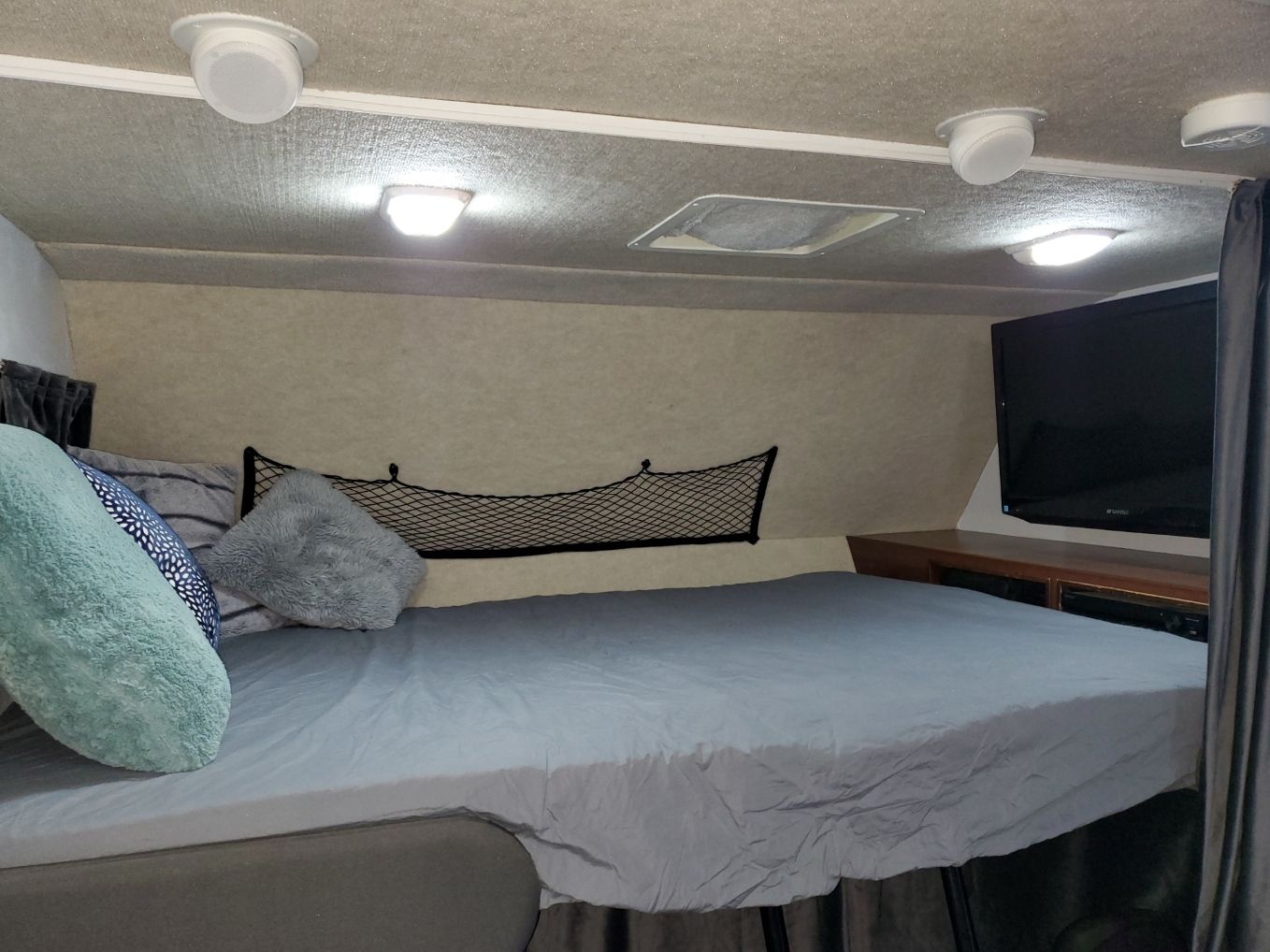 Photo 21 - 2012 Fleetwood Class C Motorhome rental photo 23