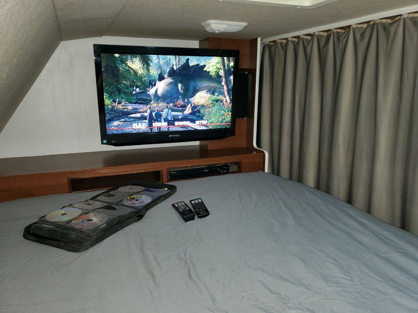 Photo 23 - 2012 Fleetwood Class C Motorhome rental photo 25