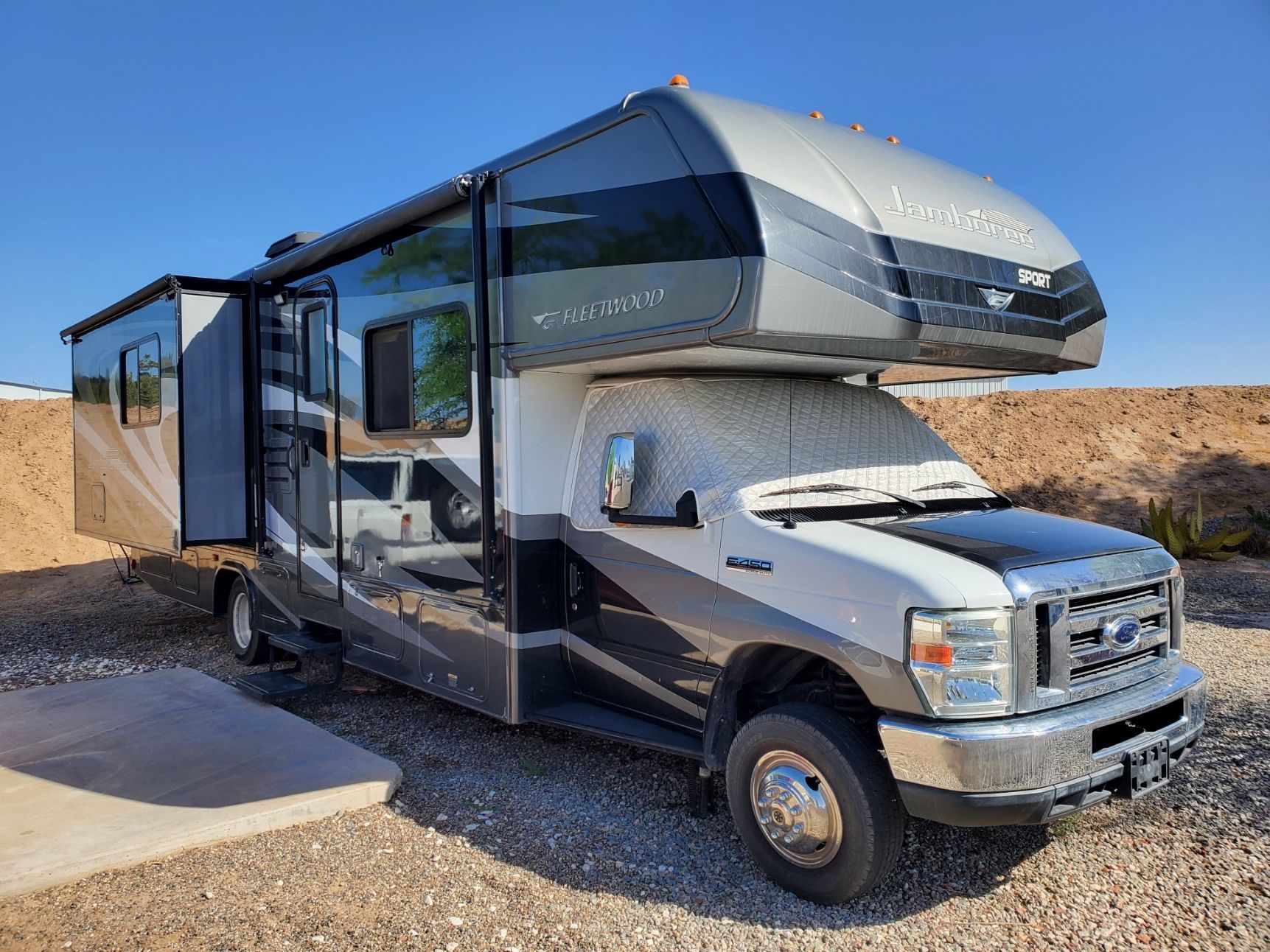 Photo 45 - 2012 Fleetwood Class C Motorhome rental photo 47