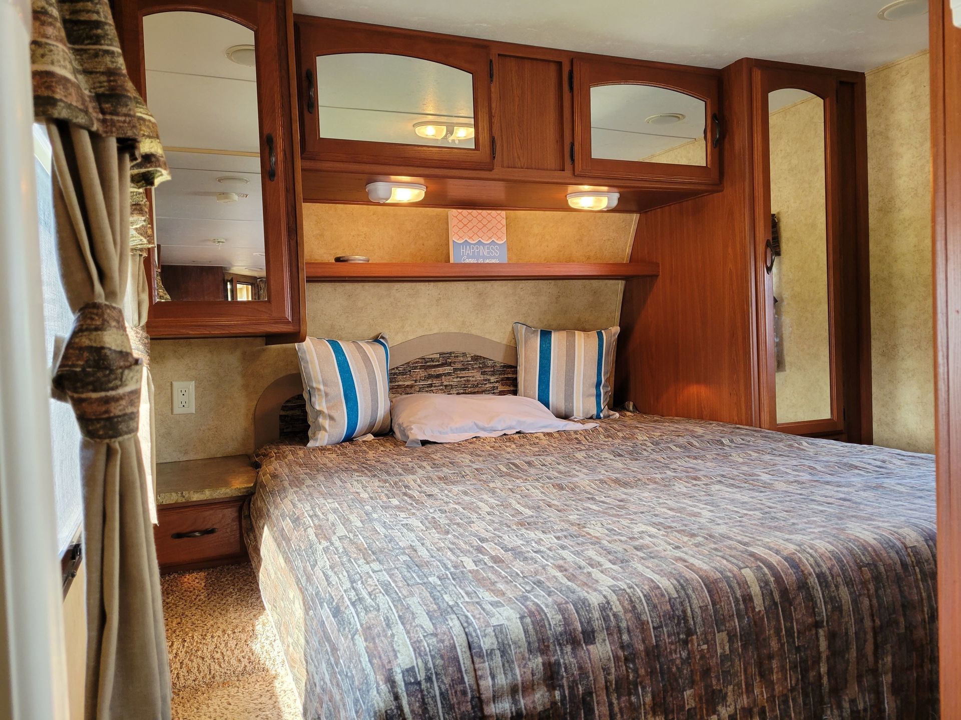 Photo 5 - 2010 Keystone Travel Trailer rental photo 7