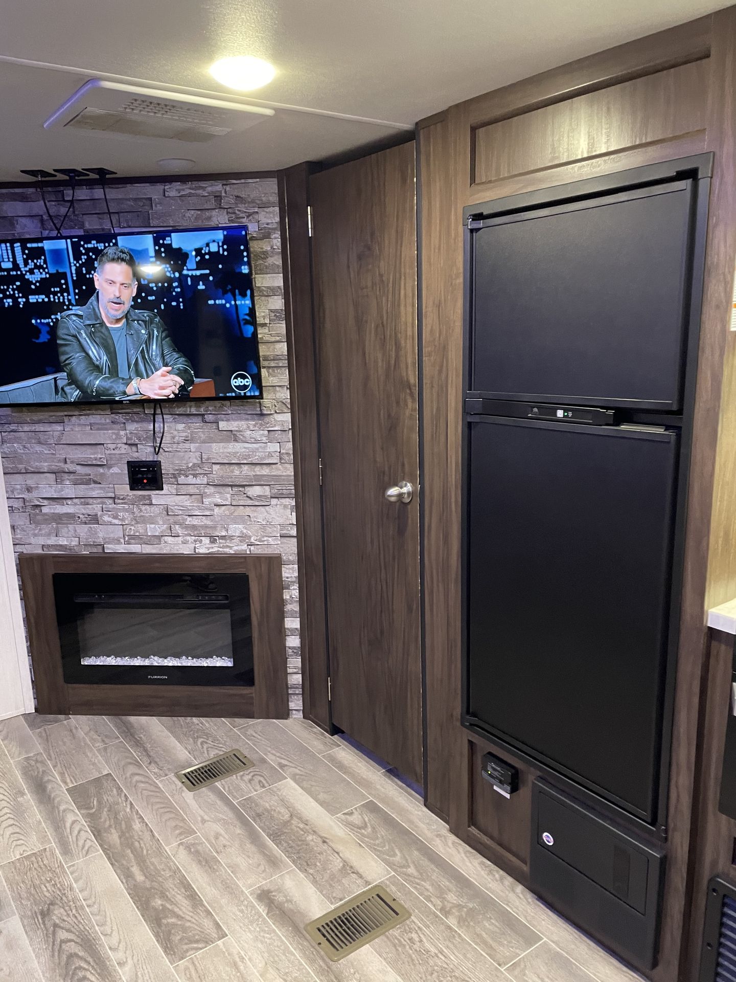 Photo 4 - 2019 Cherokee Travel Trailer rental photo 6