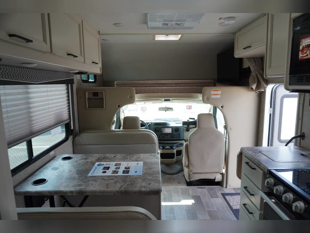 Photo 5 - 2022 Thor Class C Motorhome rental photo 13