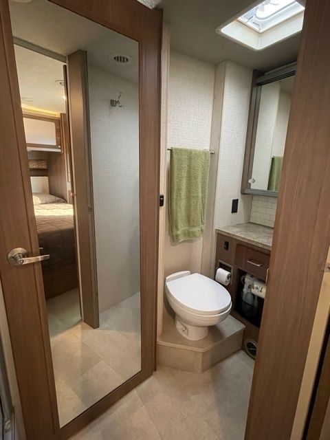 Photo 18 - 2015 Itasca Class A Motorhome rental photo 20