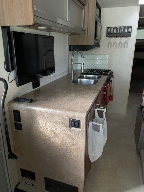 Photo 19 - 2015 Itasca Class A Motorhome rental photo 21