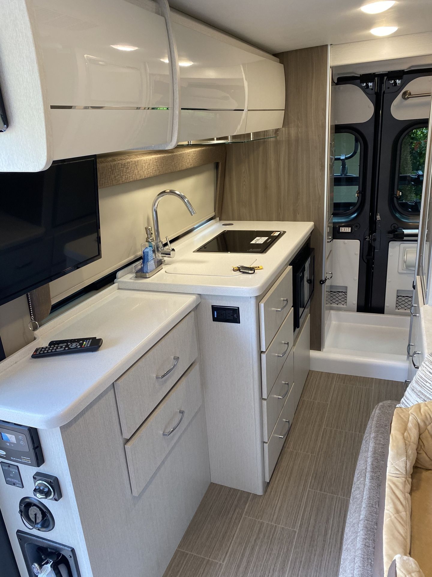 Photo 4 - 2022 Thor Class B Motorhome rental photo 6
